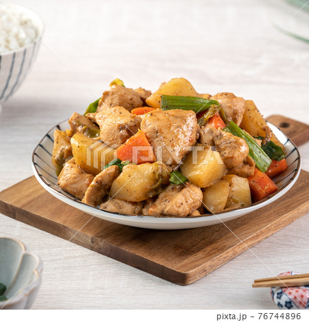 鶏 チキン ニワトリ 76744896