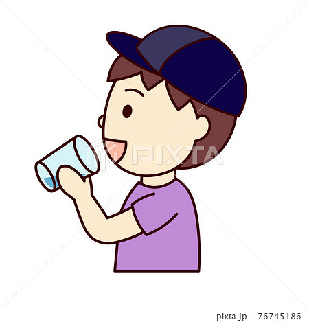 水を飲む帽子をかぶった男の子のイラスト素材