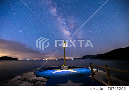《山口県 周防大島》星のビーチと星空と天の川 76745206