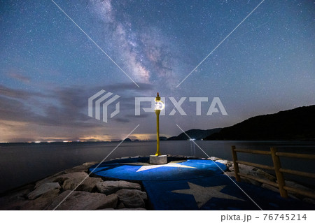 《山口県 周防大島》星のビーチと星空と天の川 《山口県 周防大島》星のビーチと星空と天の川 76745214