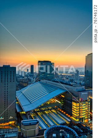 大阪　風景　夕暮れ【梅田から西側の眺望】 76746172