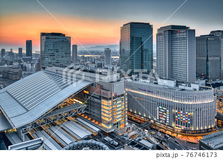 大阪　風景　夕暮れ【梅田から西側の眺望】 76746173
