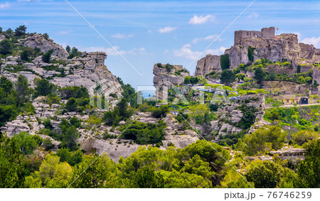 Les Baux-de-Provence rocks and castle, Provence, France Les Baux-de-Provence rocks and castle, Provence, France 76746259