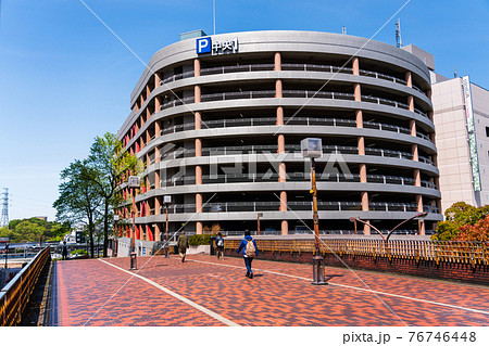 ショッピングモール併設の駐車場ビル ショッピングモール併設の駐車場ビル 76746448