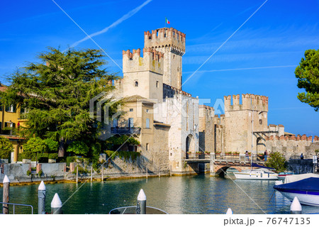 Historical Scaligero Castle in Sirmione, Italy Historical Scaligero Castle in Sirmione, Italy 76747135