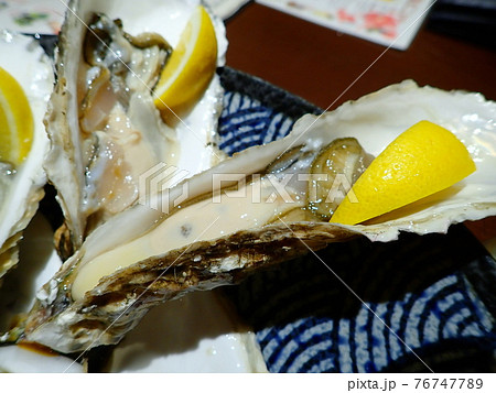 仙台の生牡蠣 76747789