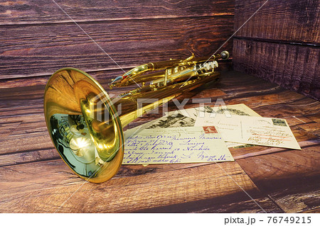 アンティークなトランペット アンティークなトランペット 76749215
