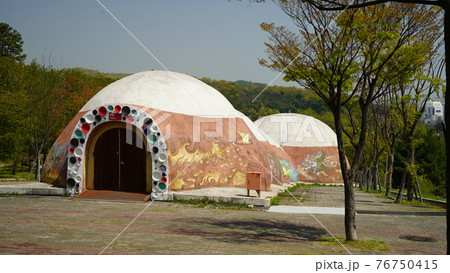 韓国　公園の風景(イチョン) 76750415