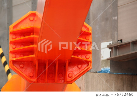 防護鋼（高さ制限バー）の接続箇所 76752460