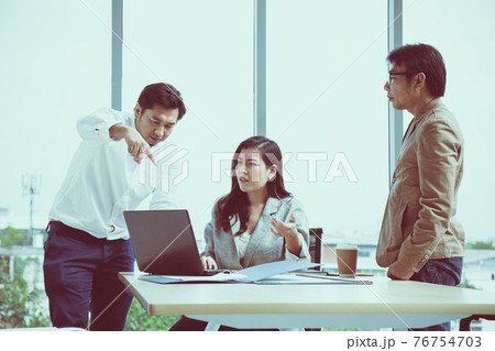Manager point mistake present in laptop Managing Director and  secretary in meeting room 76754703