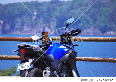 2輪車イメージ　風景バック 76758442