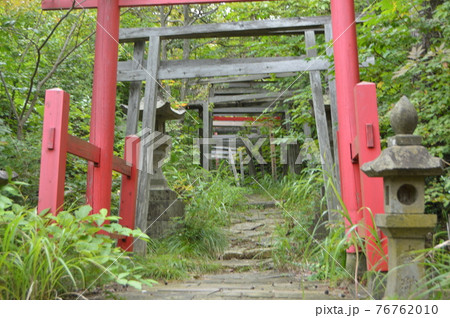 二ツ岩大明神へと続く参道（佐渡島／新潟県佐渡市相川下戸村574） 76762010