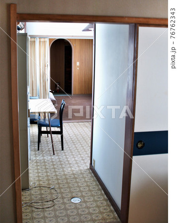 老朽化した昭和の賃貸マンション（アパート） 76762343