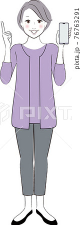 おばあさん　スマホを持つシニア女性 76763291