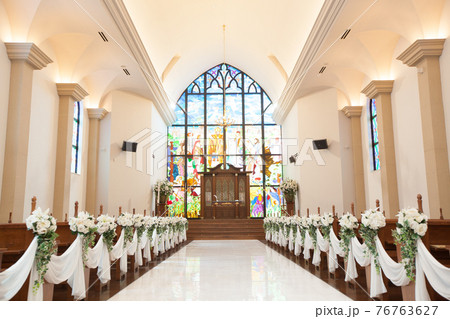 ステンドグラスのチャペル　教会 76763627