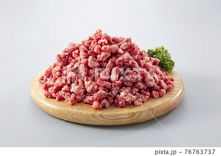粗合挽き肉 板盛り 粗合挽き肉 板盛り 76763737