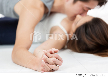 キスシーン 76763950