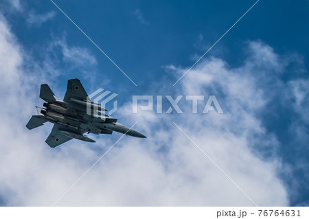 F15戦闘機を下面から撮影 那覇基地の写真素材