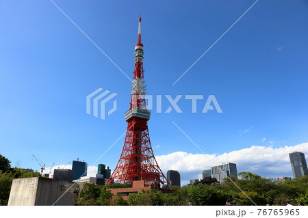 Iconic Tokyo Tower as seen from Shiba Koen (Shiba Park) against a blue sky Iconic Tokyo Tower as seen from Shiba Koen (Shiba Park) against a blue sky 76765965