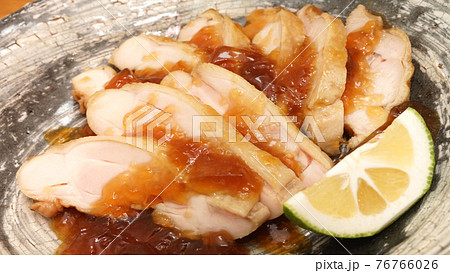 低温調理で美味しい鶏もも肉のチャーシューの写真素材
