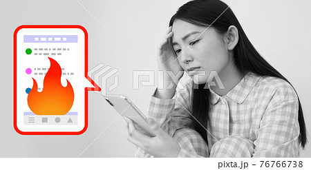ネット炎上して困る女性イメージ ネット炎上して困る女性イメージ 76766738