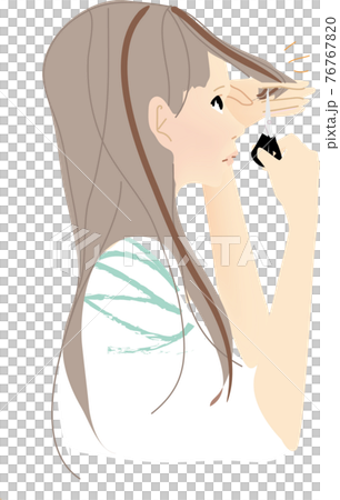 Woman self-cutting her bangs Woman self-cutting her bangs 76767820