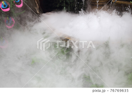 Smoke from dry ice to decorate the garden. Smoke from dry ice to decorate the garden. 76769635