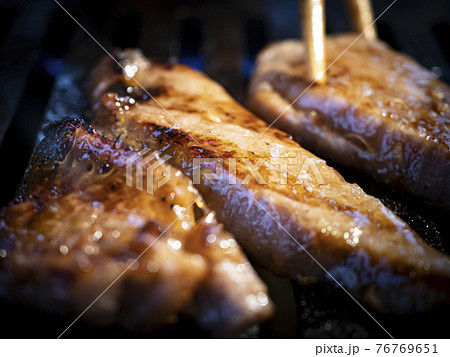 ロースターで焼くジューシーな高級焼肉【豚トロ】 ロースターで焼くジューシーな高級焼肉【豚トロ】 76769651