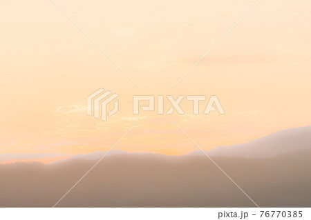 ソフトな雰囲気の夕焼け ソフトな雰囲気の夕焼け 76770385