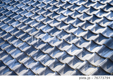 古い日本のいぶし瓦のパターンの写真素材