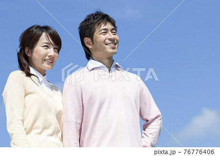 笑顔の夫婦 76776406