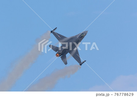 オランダ空軍F-16AMデモチーム上昇 76778629