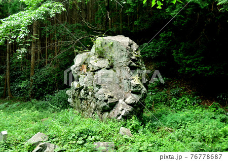 石寺跡(葛城修験第二十経塚、常不軽菩薩品) 【奈良県御所市】 石寺跡(葛城修験第二十経塚、常不軽菩薩品) 【奈良県御所市】 76778687