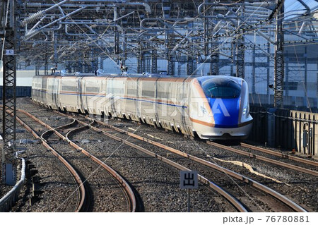 E7新幹線・金沢へ…　北陸新幹線・大宮駅 76780881