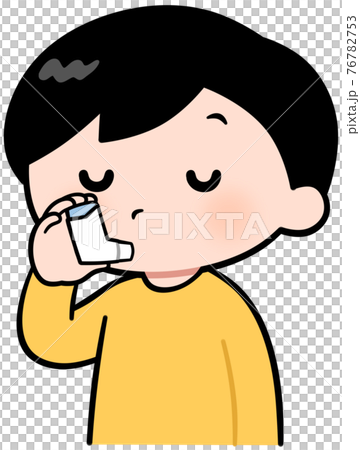 Boy using an inhaler 76782753