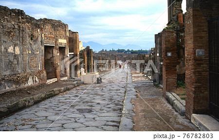 ポンペイの遺跡 76782803
