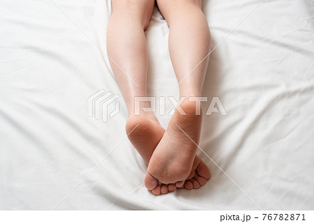 メンズ　脚脱毛　afterイメージ　男性の脚 76782871