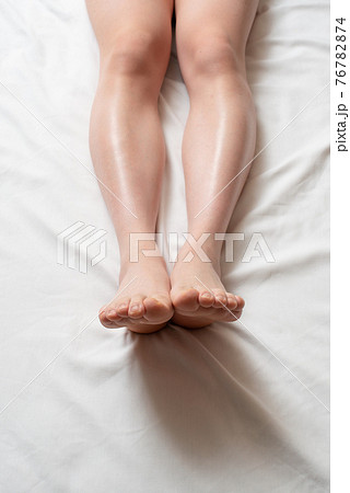メンズ　脚脱毛　afterイメージ　男性の脚 76782874