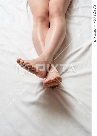 メンズ　脚脱毛　afterイメージ　男性の脚 76782875