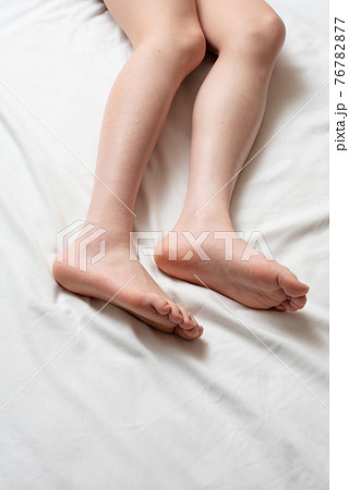 メンズ　脚脱毛　afterイメージ　男性の脚 76782877