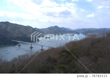 【瀬戸内海国立公園】夕立受山から見た片上湾と岡山ブルーライン片上大橋と早春の風景 岡山県備前市 【瀬戸内海国立公園】夕立受山から見た片上湾と岡山ブルーライン片上大橋と早春の風景 岡山県備前市 76783515