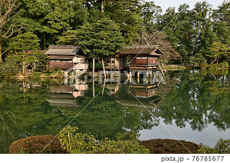 兼六園の霞ヶ池と内橋亭 兼六園の霞ヶ池と内橋亭 76785677