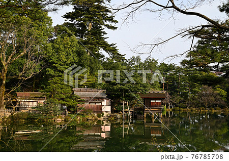 兼六園の霞ヶ池と内橋亭 兼六園の霞ヶ池と内橋亭 76785708