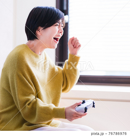 eスポーツ　オンライン対戦　ゲーム配信　ゲーム実況　【 コロナ禍 ニューノーマル 】 76786976