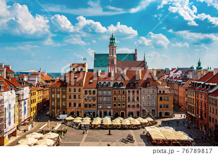 Market square in Warsaw 76789817