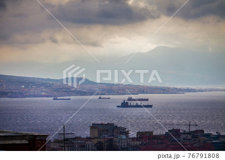View of the Gulf of Naples and ships at anchor 76791808