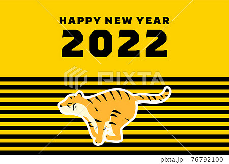 黄色と黒の縞模様を背景に走る虎の年賀状、2022年寅年 76792100