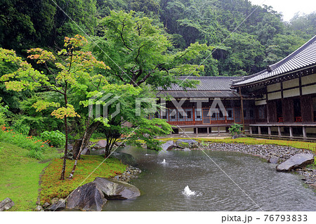 神奈川県 雨の北鎌倉 円覚寺 大方丈の写真素材