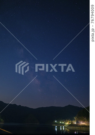 奥多摩湖－星空 76794009