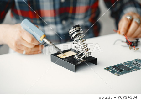 Male tech repairs electronic equipment at home Male tech repairs electronic equipment at home 76794584